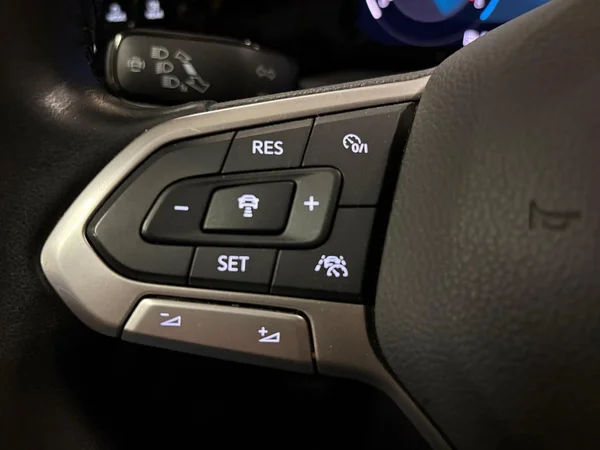 VOLKSWAGEN Golf VIII (2022) — foto 3 van 15