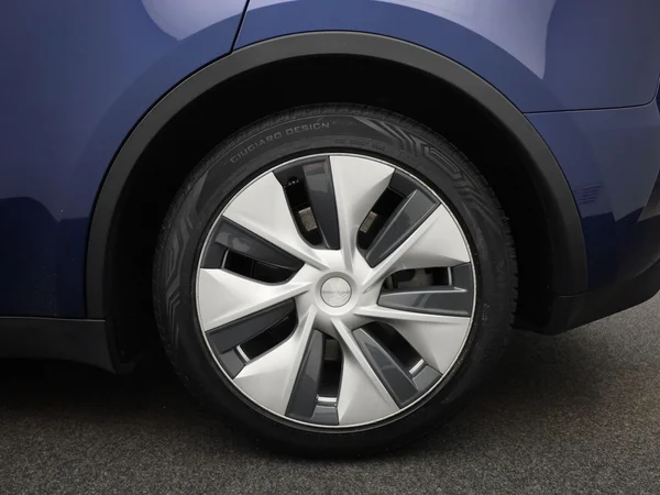Tesla Model Y (2023) — foto 3 van 43