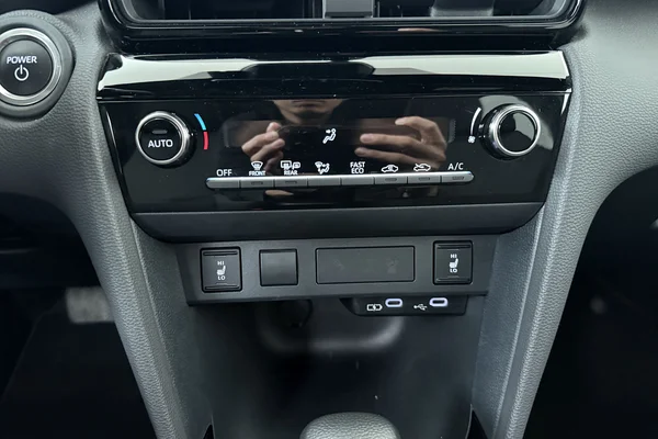 Toyota Yaris Cross Hybrid (HEV) (2025) — foto 9 van 18