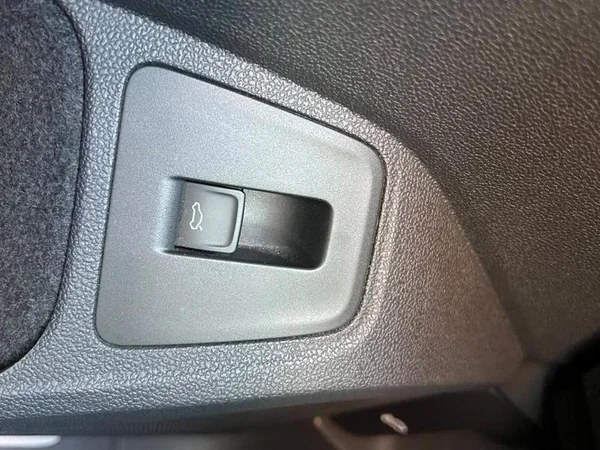 VOLKSWAGEN Tiguan (2022) — foto 17 van 34