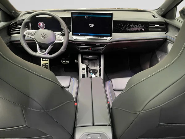 VOLKSWAGEN Passat Variant eHybrid (PHEV) (2025) — foto 7 van 15