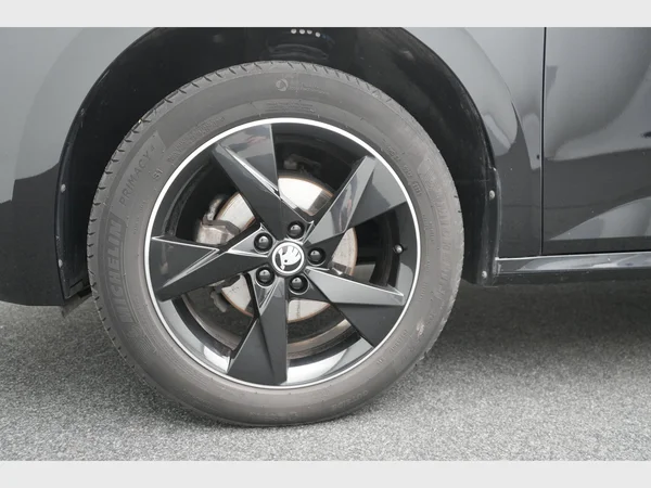 SKODA Kamiq (2023) — foto 14 van 28