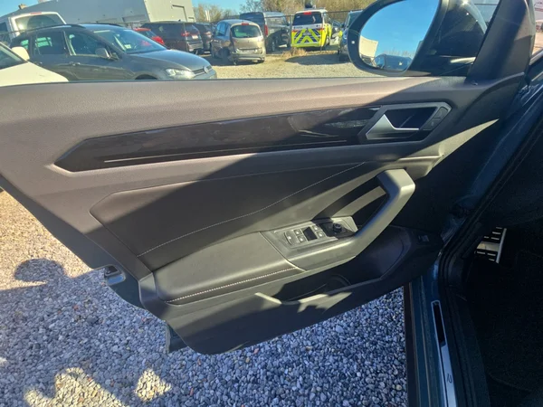 VOLKSWAGEN T-Roc (2026) — foto 14 van 24
