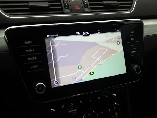 SKODA Superb Combi (2024) — foto 8 van 22