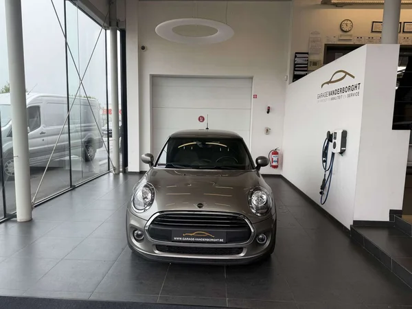 MINI One (2021) — foto 11 van 18