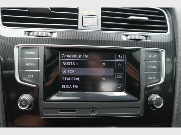 VOLKSWAGEN Golf VII GTI (2014) — foto 5 van 20