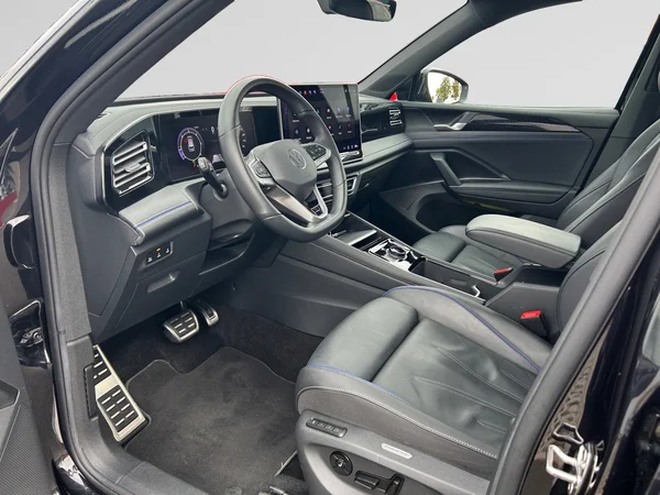 VOLKSWAGEN Tiguan (2024) — foto 10 van 14