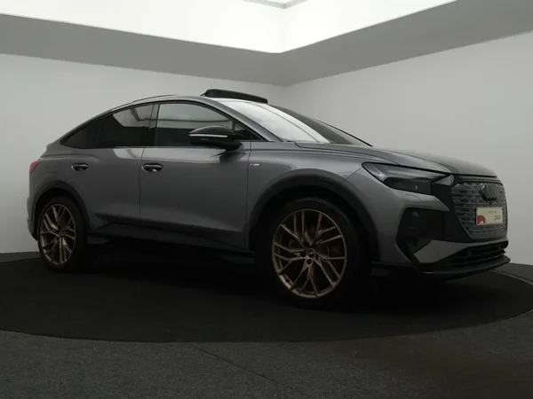 Audi Q4 Sportback e-tron (2023) — foto 12 van 30