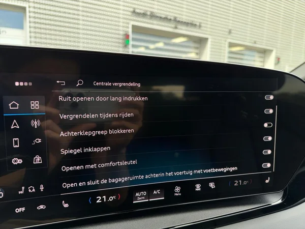 AUDI Q6 e-tron (2025) — foto 8 van 24