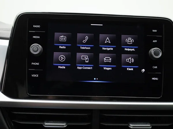 Volkswagen T-Roc (2023) — foto 21 van 42