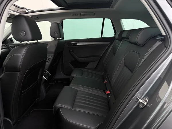 SKODA Superb (2023) — foto 5 van 31