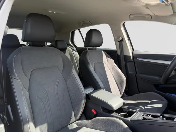 VOLKSWAGEN Golf VIII (2025) — foto 18 van 19