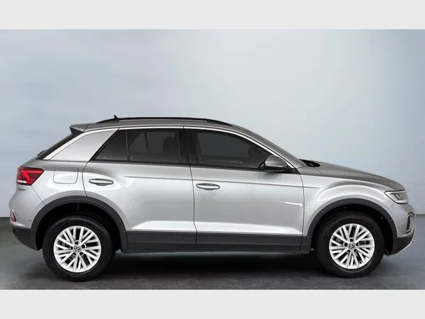 Volkswagen T-Roc (2023) — foto 21 van 27