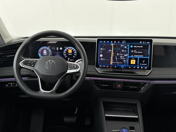 VOLKSWAGEN Tiguan (2025) — foto 14 van 18