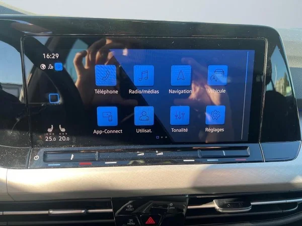 VOLKSWAGEN Golf VIII (2021) — foto 14 van 27
