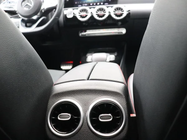 Mercedes-Benz CLA (2021) — foto 9 van 27