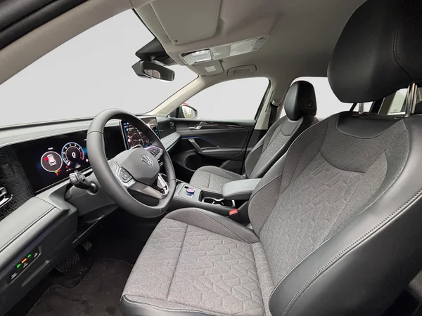 VOLKSWAGEN Tiguan (2025) — foto 15 van 24