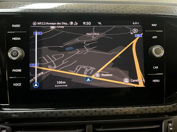 VOLKSWAGEN T-Cross (2023) — foto 2 van 20