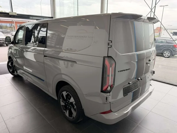 Ford Transit Custom — foto 18 van 23