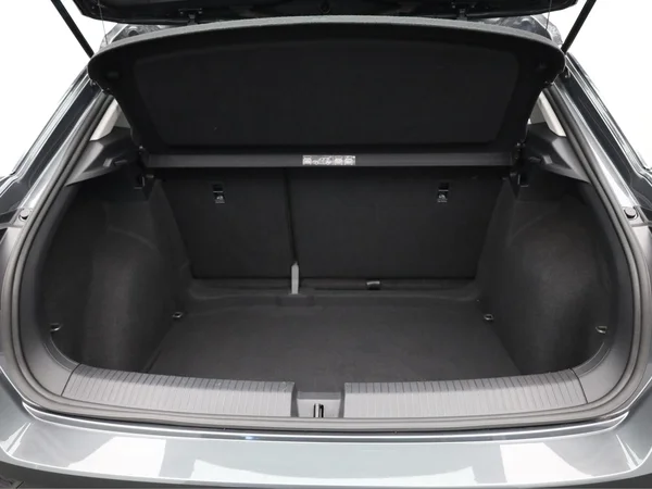 VOLKSWAGEN T-Roc (2021) — foto 2 van 17