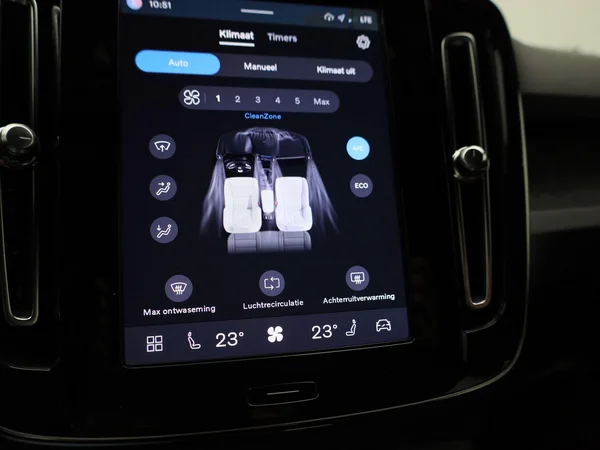 Volvo XC40 (2023) — foto 16 van 41