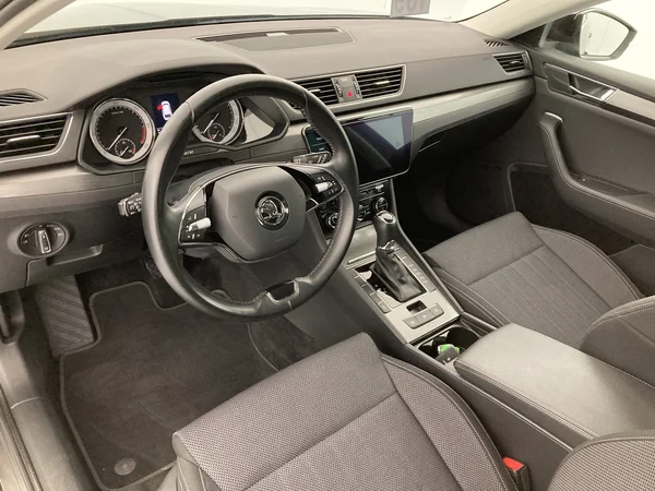 SKODA Superb Combi (2020) — foto 8 van 36