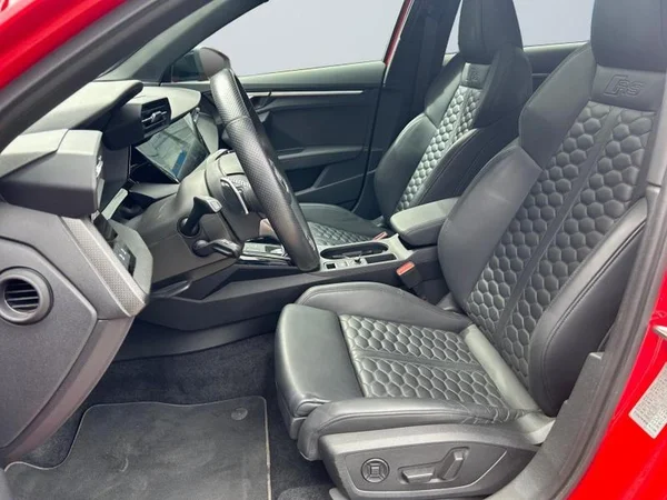 AUDI RS3 Sportback (2022) — foto 2 van 43