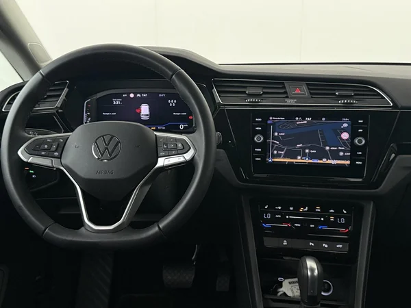 VOLKSWAGEN Touran (2025) — foto 15 van 19