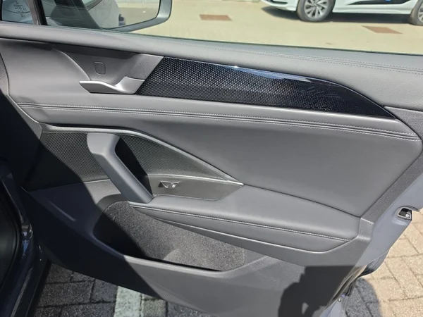 VOLKSWAGEN Tiguan (2026) — foto 9 van 24