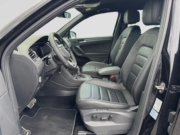 VOLKSWAGEN Tiguan (2021) — foto 9 van 24