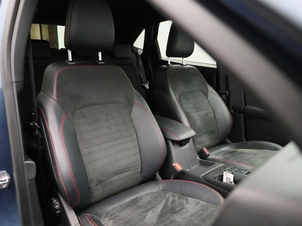 Ford Kuga (2022) — foto 38 van 49