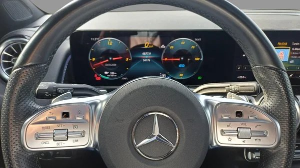 Mercedes-Benz EQB (2023) — foto 3 van 23