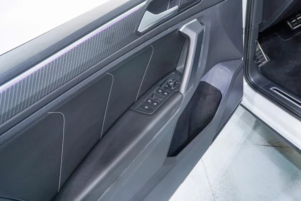 Volkswagen Tiguan (2022) — foto 8 van 47