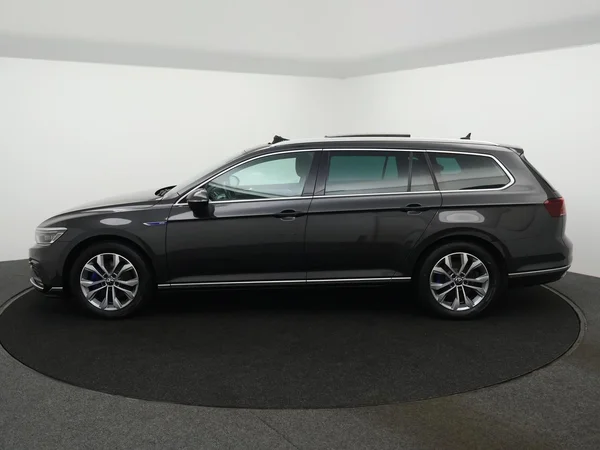 VOLKSWAGEN Passat Variant GTE (2022) — foto 4 van 29