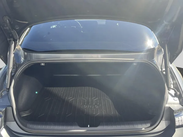 Hyundai IONIQ 6 (2024) — foto 25 van 27