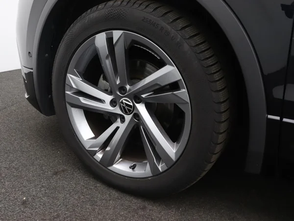 VOLKSWAGEN Tiguan (2021) — foto 6 van 21