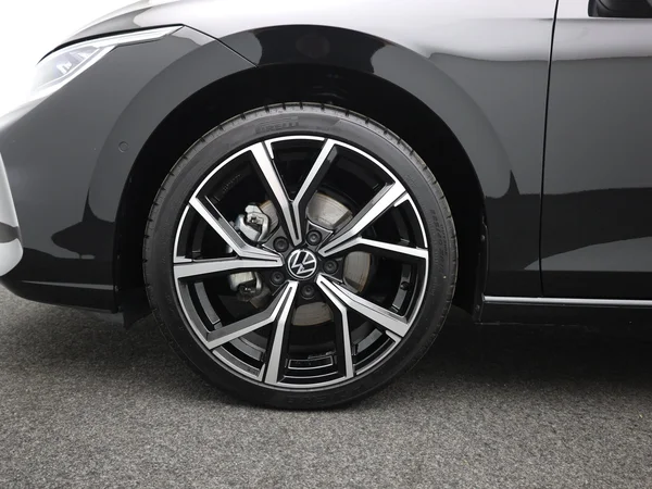 VOLKSWAGEN Golf VIII (2025) — foto 18 van 20