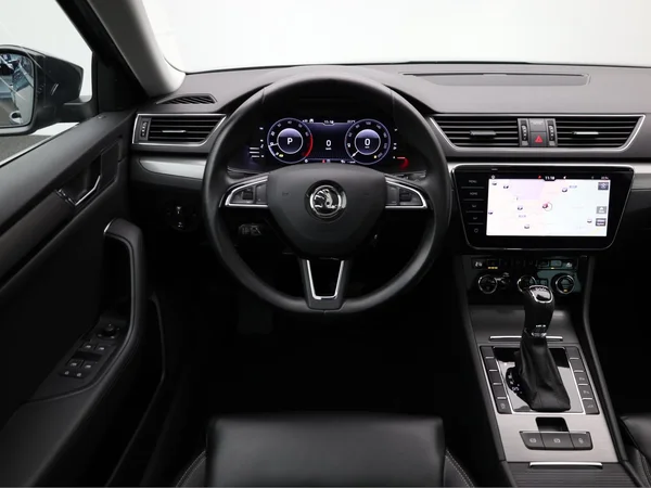 SKODA Superb Combi (2019) — foto 5 van 23