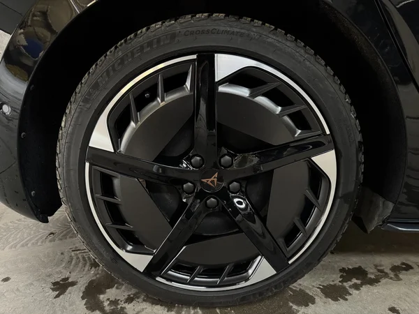 CUPRA Born (2024) — foto 8 van 17