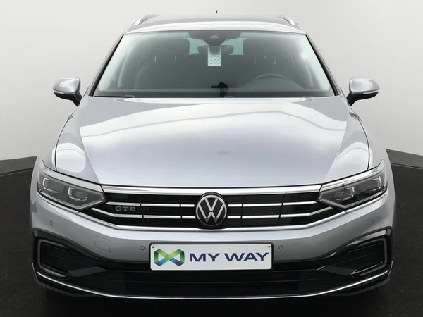 VOLKSWAGEN Passat Variant GTE (2022) — foto 12 van 30