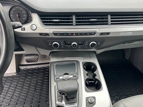 AUDI Q7 (2016) — foto 23 van 24