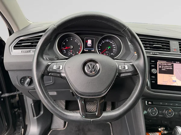 VOLKSWAGEN Tiguan (2018) — foto 7 van 24