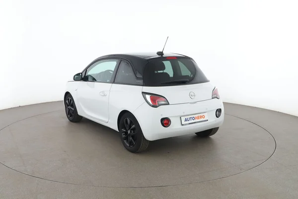 Opel Adam (2017) — foto 10 van 16