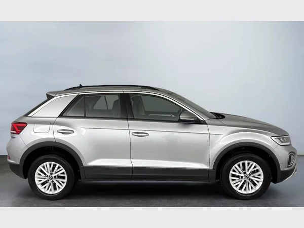 Volkswagen T-Roc (2023) — foto 9 van 15