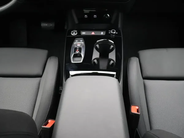 Audi Q6 e-tron (2025) — foto 11 van 24