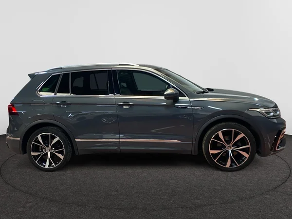 VOLKSWAGEN Tiguan (2023) — foto 3 van 17