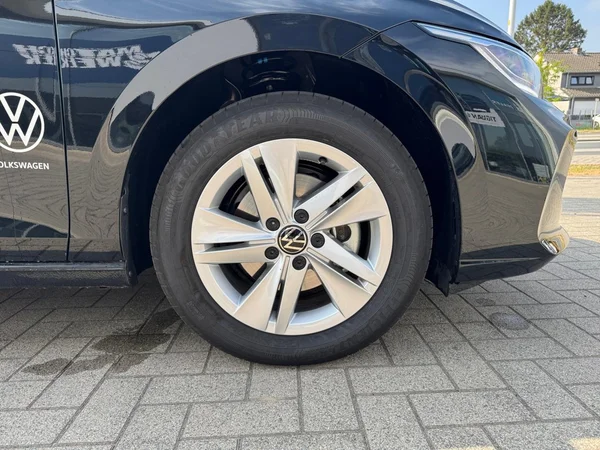 VOLKSWAGEN Golf VIII SW (2026) — foto 2 van 24