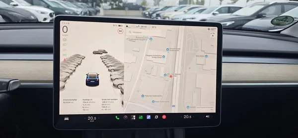 Tesla Model Y (2023) — foto 11 van 52