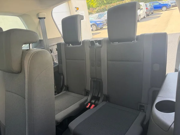 VOLKSWAGEN Touran (2021) — foto 8 van 21