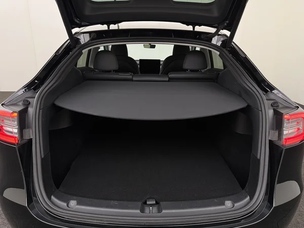 TESLA Model Y (2022) — foto 8 van 30